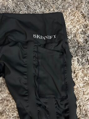 SKINNIFY Women’s Black Skinny Jeans with Side Pocket